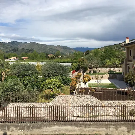 לינה וארוחת בוקר Al Chiaro Di Luna 3*