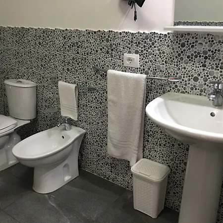 לינה וארוחת בוקר Al Chiaro Di Luna 3*