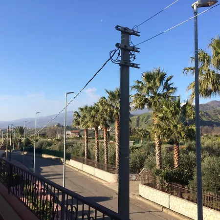 Al Chiaro Di Luna 3* טאורמינה